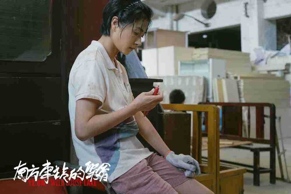万茜在家具厂